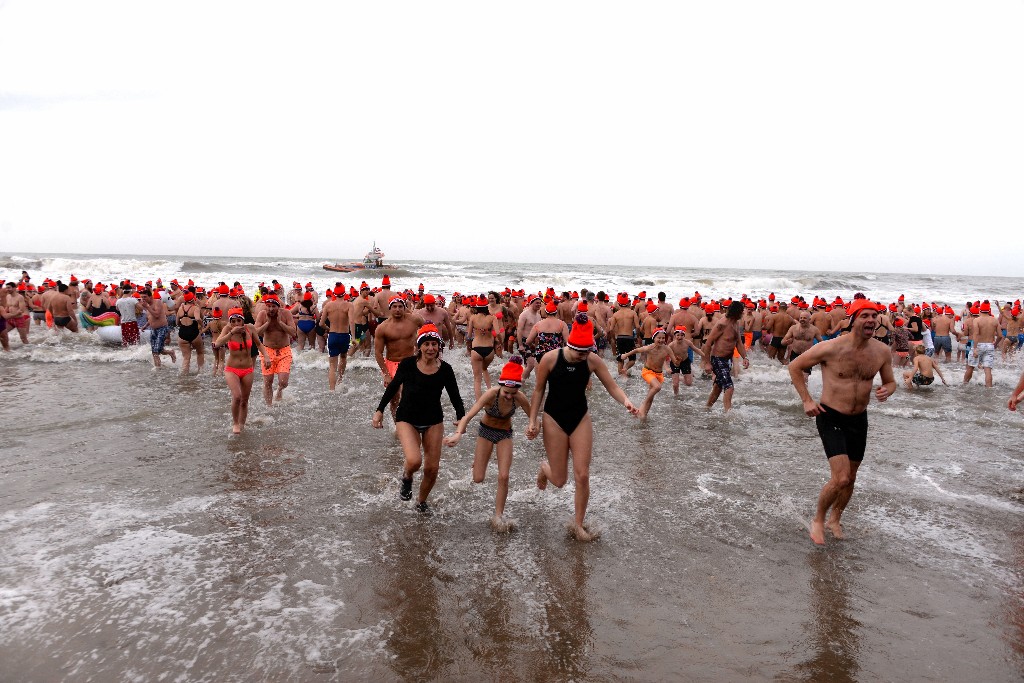 ../Images/Nieuwjaarsduik Nederzandt 2018 064.jpg